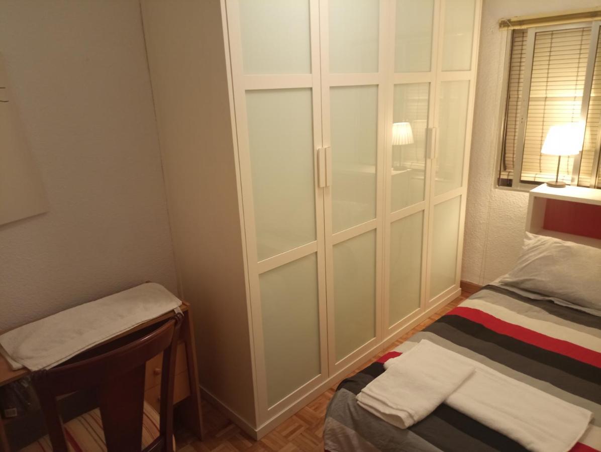 2-Centro Hab Compartida Masculina 8X Bed & Breakfast Madrid Bagian luar foto