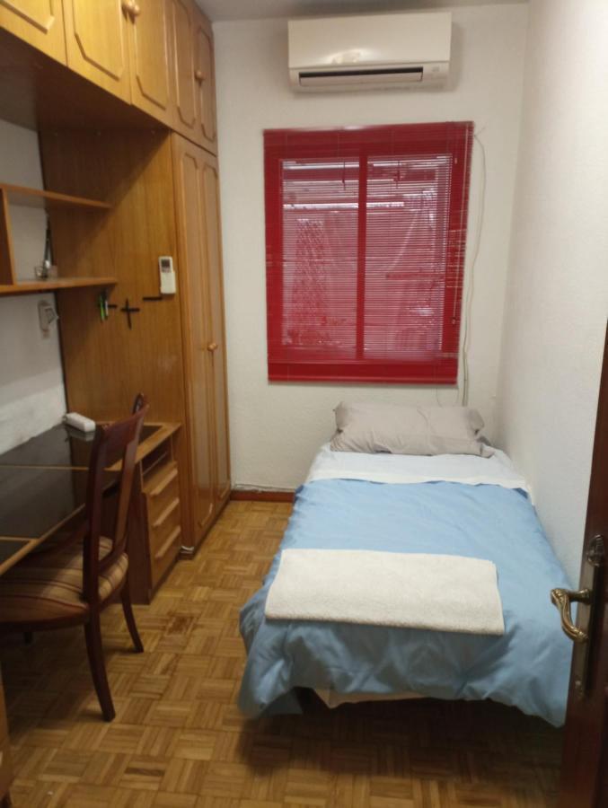 2-Centro Hab Compartida Masculina 8X Bed & Breakfast Madrid Bagian luar foto