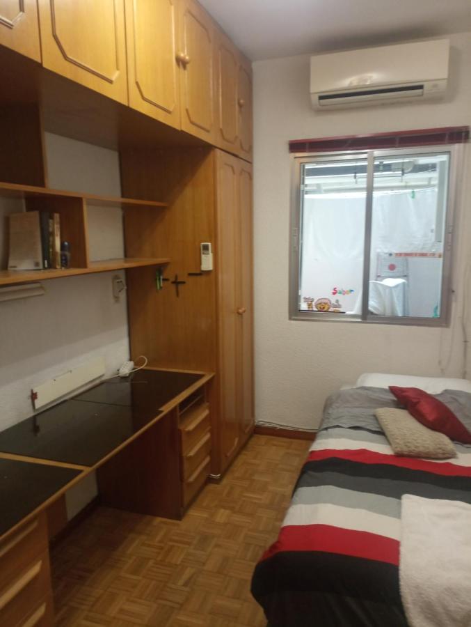 2-Centro Hab Compartida Masculina 8X Bed & Breakfast Madrid Bagian luar foto